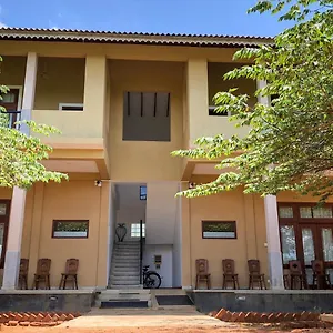 https://castle-rock-sigiriya-castle-rock-sigiriya-road-pahala.kandyhotelsnow.com